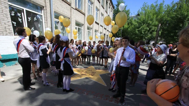 "Последний звонок" в школе № 130 (РАЭПШ). 25 мая 2016 года.