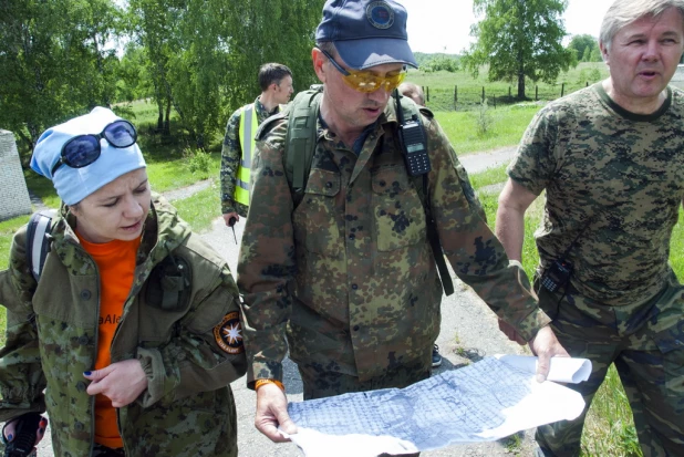 Алтайские силовики провели учения по поиску пропавших детей для волонтеров.