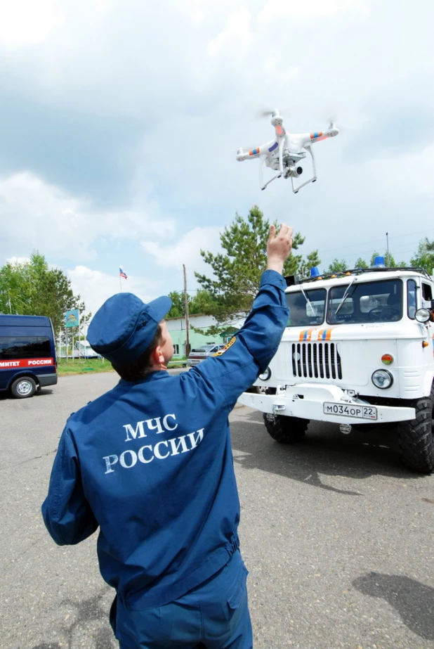 Алтайские силовики провели учения по поиску пропавших детей для волонтеров.