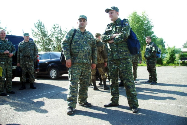 Алтайские силовики провели учения по поиску пропавших детей для волонтеров.