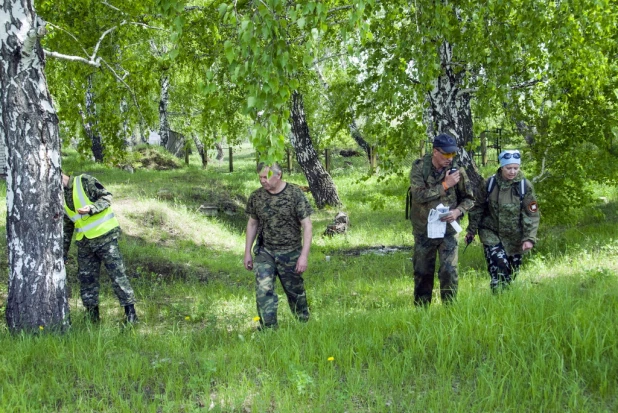 Алтайские силовики провели учения по поиску пропавших детей для волонтеров.