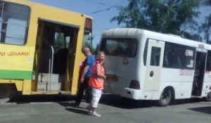 Столкновение трамвая и маршрутки.