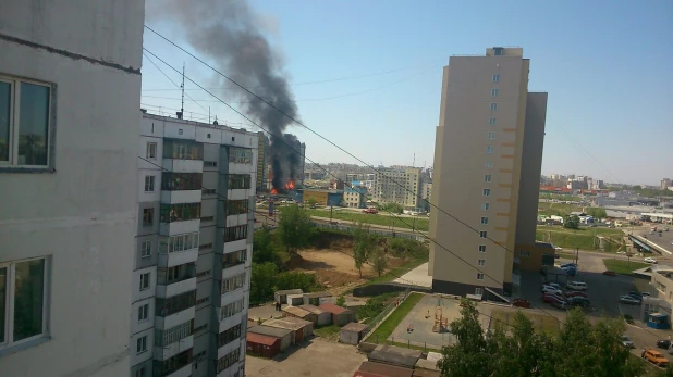 В Барнауле загорелся стадион "Коммунальщик".