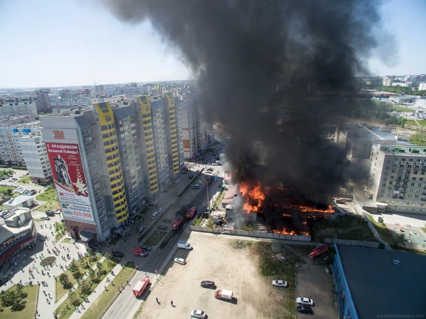 Пожар на "Коммунальщике": вид с воздуха.