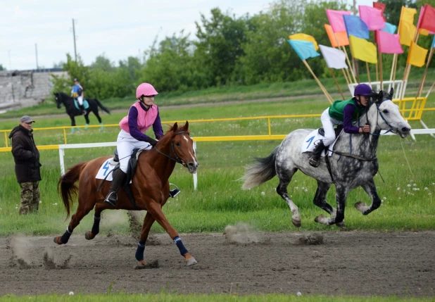 На скачках Grand-Prix Монте-Карло в Барнауле.