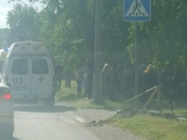 Водитель сбил двух человек на Антона Петрова.