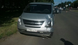 Водитель сбил двух человек на Антона Петрова.