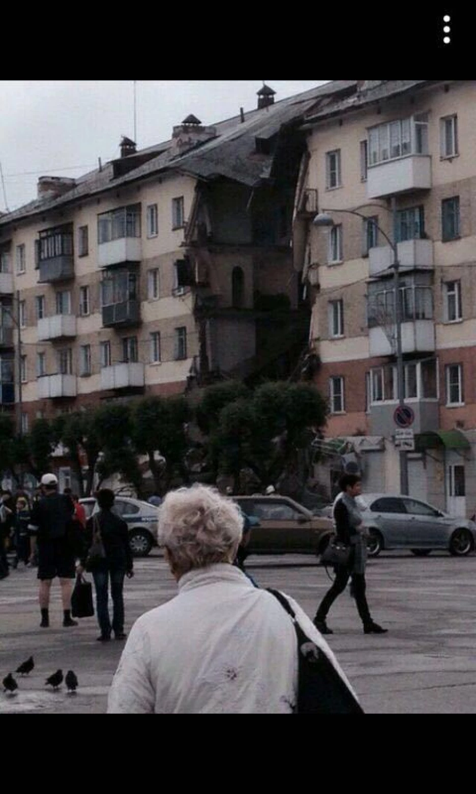 Видео и фотофакты. В Междуреченске под завалами рухнувшего подъезда  пятиэтажки ищут людей