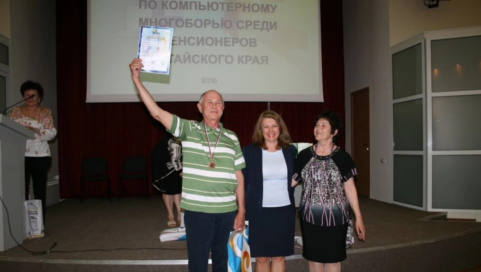 Алтайские пенсионеры соревновались в компьютерном многоборье