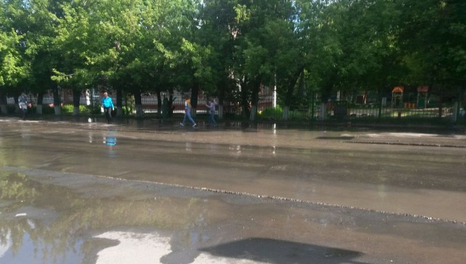 Коммунальная авария на улице Эмилии Алексеевой. 1 июня 2016 года.