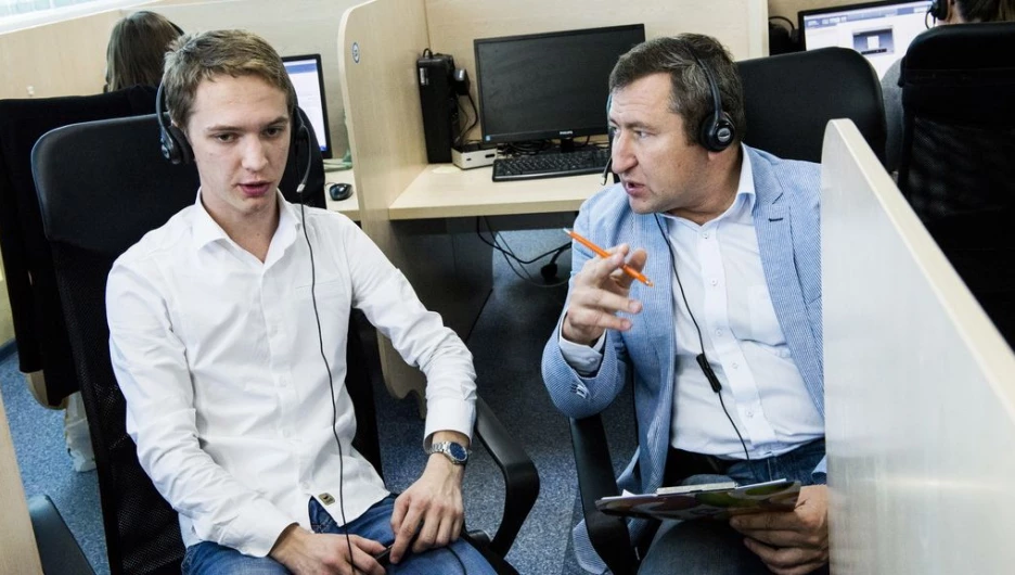 Руководители "Ростелекома" в Сибири сели в кресла операторов колл-центра.