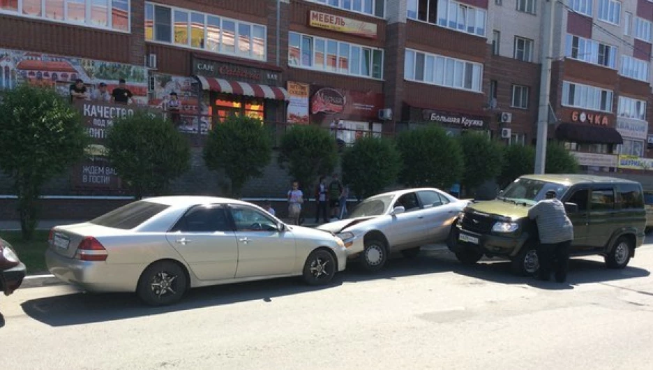 Авария на улице Лазурной