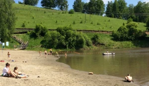 Пляж в горно-алтайском урочище Еланда.