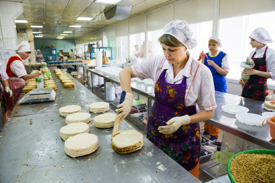Как производят алтайские торты и пирожные?