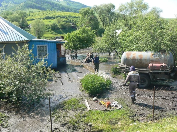 Селевой поток сошел на село Сараса.