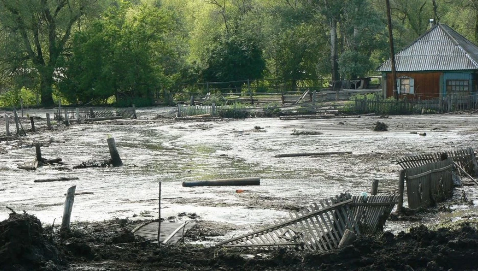 Селевой поток сошел на село Сараса.