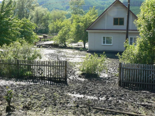 Селевой поток сошел на село Сараса.