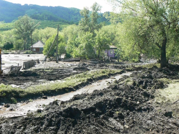 Селевой поток сошел на село Сараса.