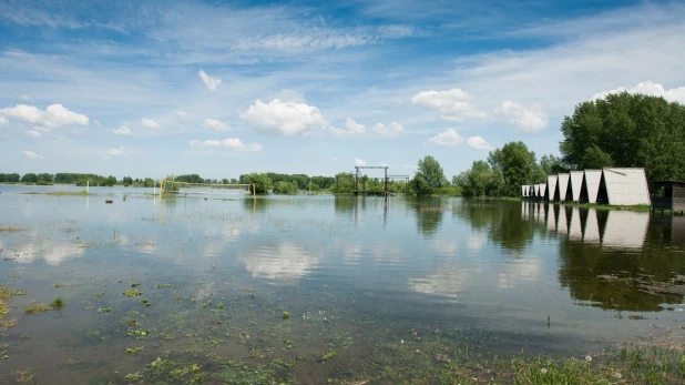 В Барнауле затопило пляж "Водный мир".