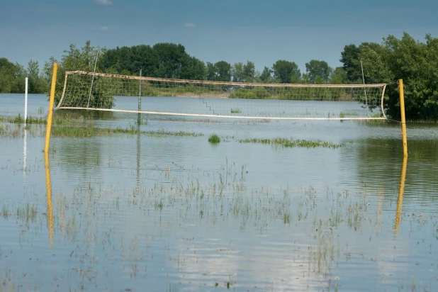 В Барнауле затопило пляж "Водный мир".