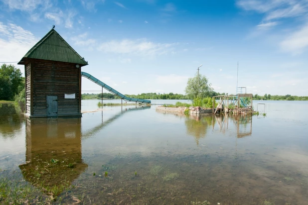 В Барнауле затопило пляж "Водный мир".