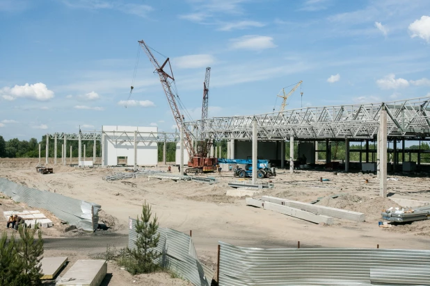 Строительство "Леруа Мерлен" по левой стороне Правобережного тракта.