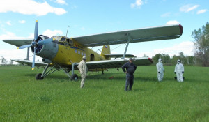 Авиация помогает лесникам бороться с вредителями.