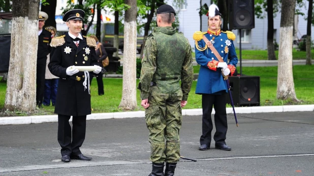 Во Владивостоке возобновили традицию полуденного выстрела.