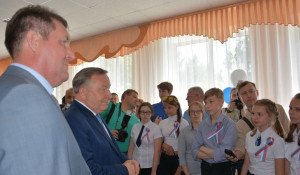 День России в Барнауле, вручение паспортов школьникам.
