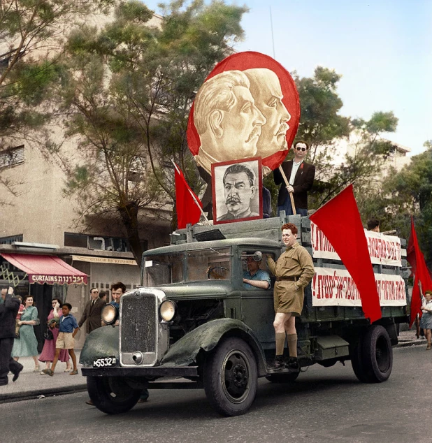 Советский автомобиль в мае на параде в Тель-Авиве, 1947