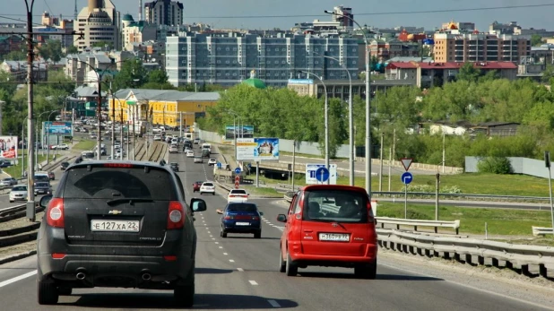 Автомобили в Барнауле.