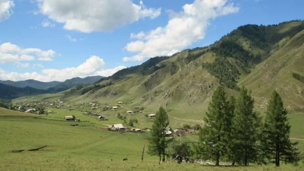 Вид на село Верх-Апшуяхта.