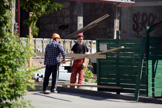 В Барнауле разбирают знаменитый "разлом".