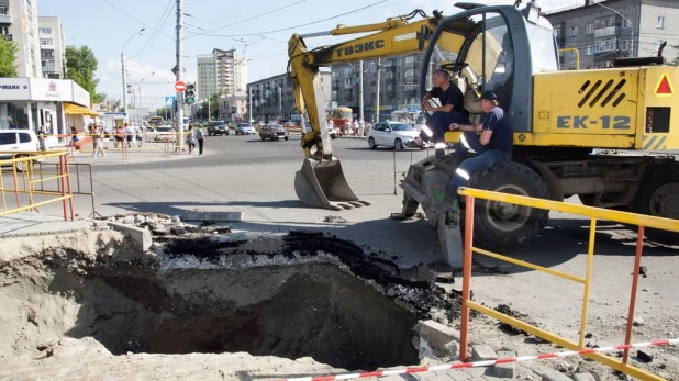 Яма около "Пионера".