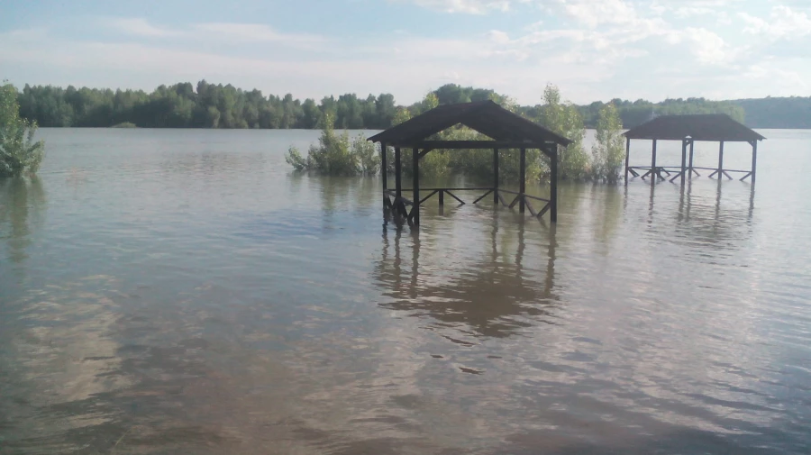 Паводок на городском пляже