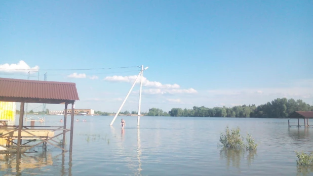 Паводок на городском пляже