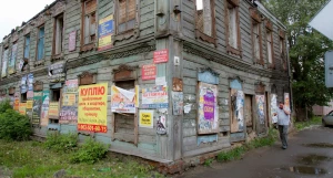 Старый заброшенный памятник архитектуры.