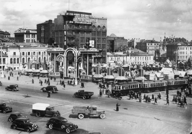 "Пушкинская площадь", Москва, 1940 год. (c) Наум Грановский