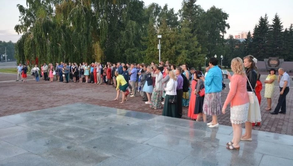 22 июня в 4.00 барнаульцы пришли на Мемориал Славы.