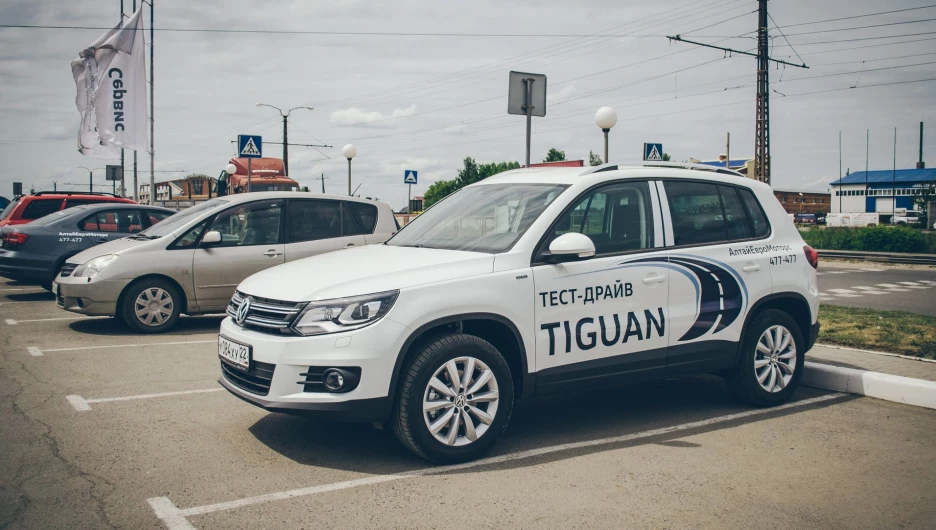 Volkswagen Tiguan в комплектации Avenue в Барнауле