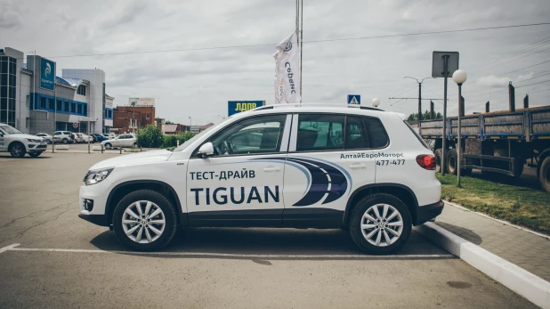 Volkswagen Tiguan в комплектации Avenue в Барнауле