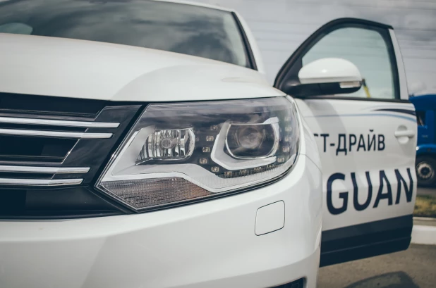 Volkswagen Tiguan в комплектации Avenue в Барнауле