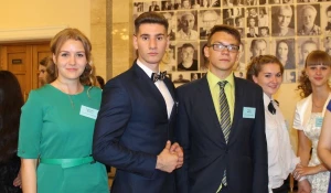 Губернатор встретился с лучшими выпускниками алтайских школ 2016 года.