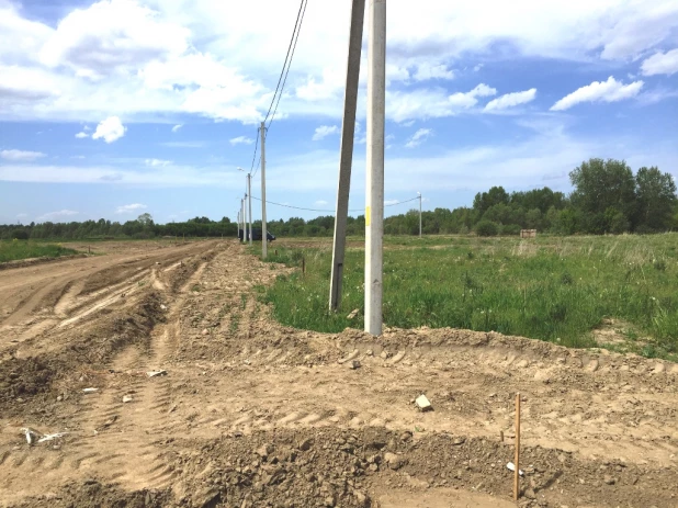 Поселок в Первомайском районе.