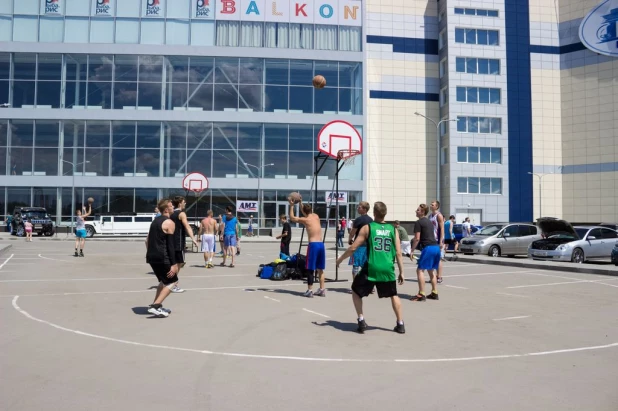 Барнаульский пивзавод поддержал масштабные городские соревнования в День молодежи