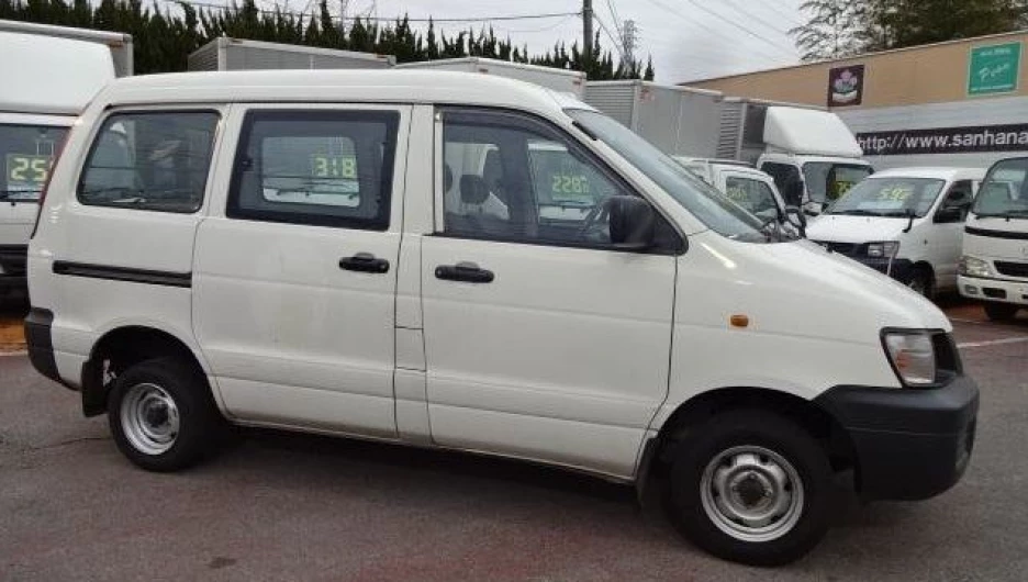 Toyota Lite Ace.