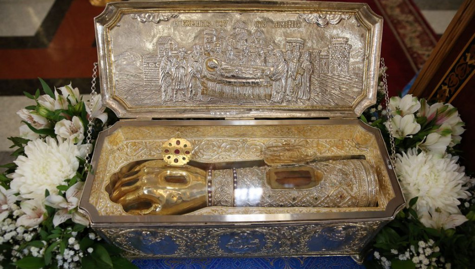 Ковчег с десницей великомученика Димитрия Солунского.