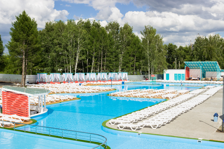 В Барнауле открывается первый полноценный бассейн под открытым небом.