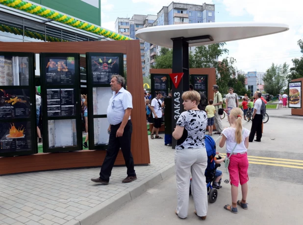 Открытие "Макдоналдс" в Барнауле.