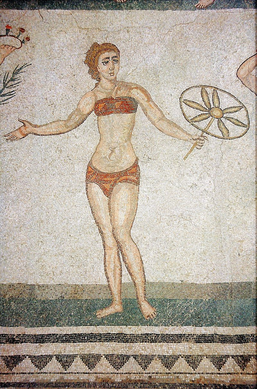 Древнеримская мозаика с прообразом бикини.